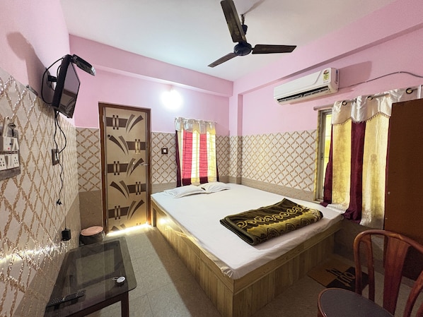Standard Double Room, Air conditioning, City View | Desk, free WiFi
