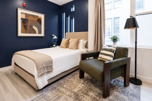 Desk, laptop workspace, iron/ironing board, free WiFi - Roami at Zuni (Denver)