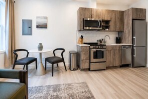 Coffee/tea maker, full-sized fridge, microwave, oven - Roami at Zuni (Denver)