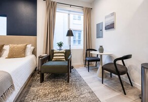 Standard-stúdíóíbúð - 1 meðalstórt tvíbreitt rúm | Skrifborð, vinnuaðstaða fyrir fartölvur, straujárn/strauborð
