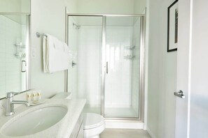 Free toiletries, hair dryer, towels, soap - Roami at Zuni (Denver)