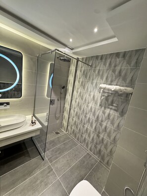 Dusche, Handtücher, Seife, Toilettenpapier