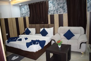 Luxury Studio Suite - Hotel Kings Paradise & Banquet (Lucknow)