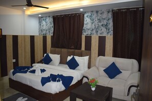 Luxury Studio Suite - Hotel Kings Paradise & Banquet (Lucknow)
