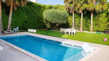 Seasonal outdoor pool