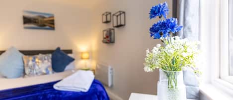 1 habitación, tabla de planchar con plancha, wifi y ropa de cama