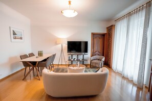 Habitació quàdruple familiar, vistes al llac | Sala d'estar