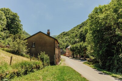 Mountain village house with an enclosed garden. Pets Welcome