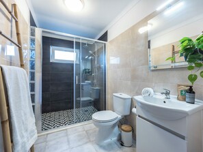 Bathroom - Swallow House - Garden Home near Arrifana (Vale da Telha)