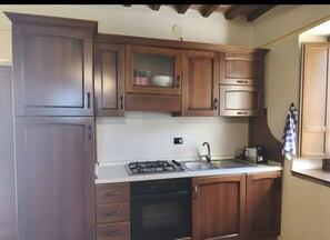 Geladeira, fogão, cooktop, cafeteira/chaleira