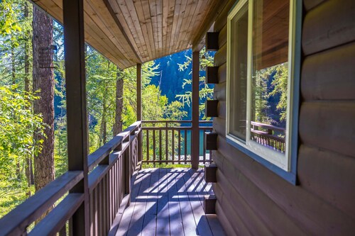Private Sampson Lake frontage home - Bordering Whitefish City Limits