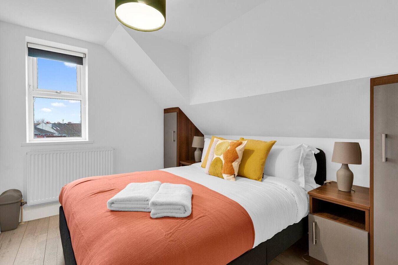 Travel cot, free WiFi, bed sheets