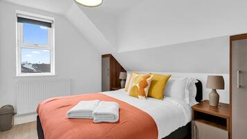 Travel cot, free WiFi, bed sheets