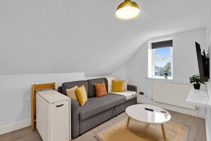 Smart TV - 1-Bedroom in the Heart of Balham –Sleeps 3 (Greater London)