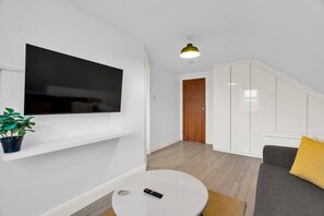 Smart TV - 1-Bedroom in the Heart of Balham –Sleeps 3 (Greater London)