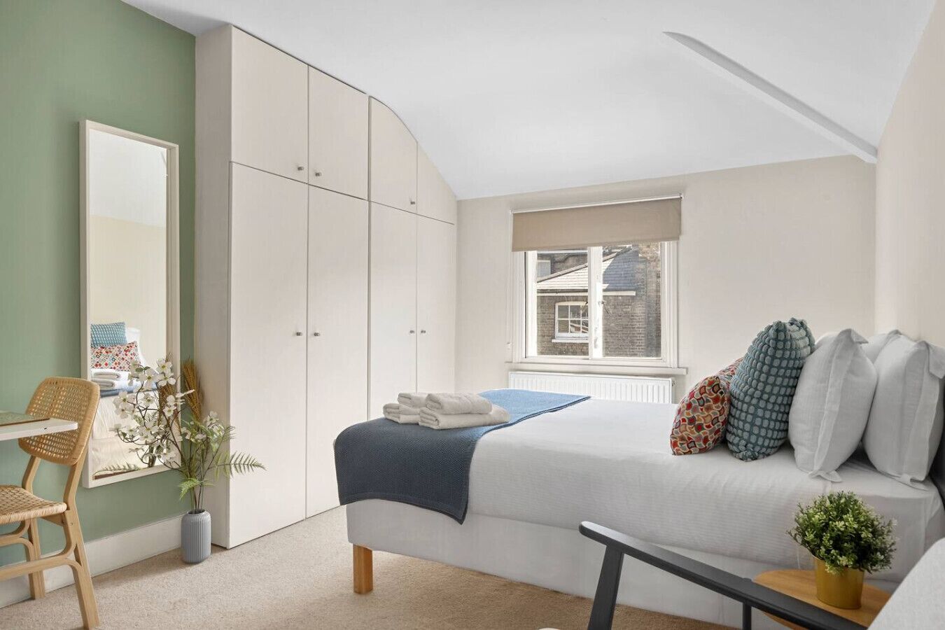 1 bedroom, desk, iron/ironing board, WiFi (free)
