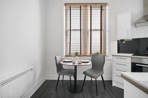 Dining - Charming Studio Next to Leicester Sq - 3 people (Greater London)