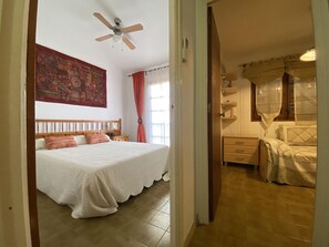 Internet, bed sheets - Cozy townhouse with pool - 4 guests (Torredembarra)