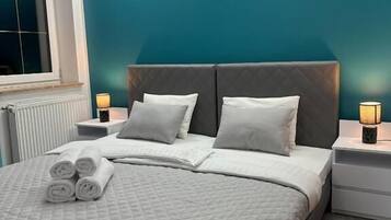 Desk, laptop workspace, WiFi (free), bed sheets