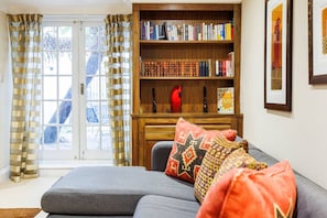 Interior - 2BR in Bayswater Beauty - 6 people (Greater London)