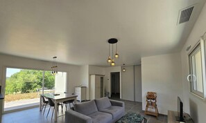 Living area - New house with AC - 4 guests, castle view (Excideuil)