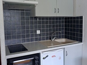 Coffee/tea maker, fridge, microwave, oven - Cozy studio, lake view - 4 guests (Tignes)