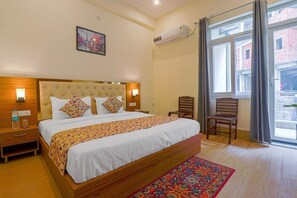 Habitación Deluxe, balcón | Tabla de planchar con plancha y wifi gratis 