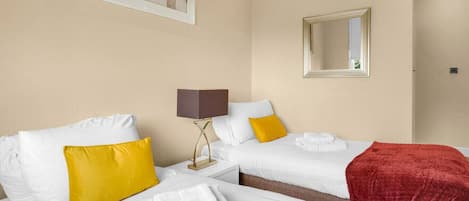 1 chambre, bureau, fer et planche à repasser, Wi-Fi gratuit