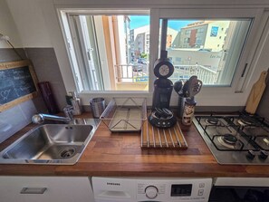 Coffee/tea maker, fridge, oven - Studio cabin in Cap d'Agde, parking - 2 guests (Cap d'Agde)