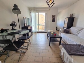 TV - Studio cabin in Cap d'Agde, parking - 2 guests (Cap d'Agde)