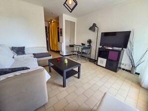 TV - Studio cabin in Cap d'Agde, parking - 2 guests (Cap d'Agde)