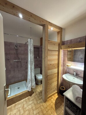 Bathroom - Les Rochers Blancs (Viuz)