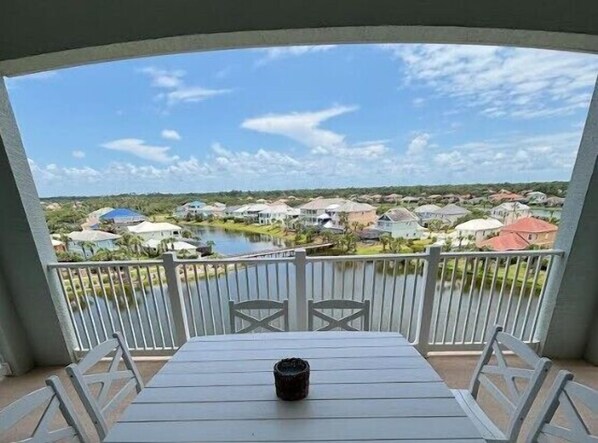 Outdoor dining - Newly remodeled top floor gem in Cinnamon Beach condo 1062!! (Palm Coast)