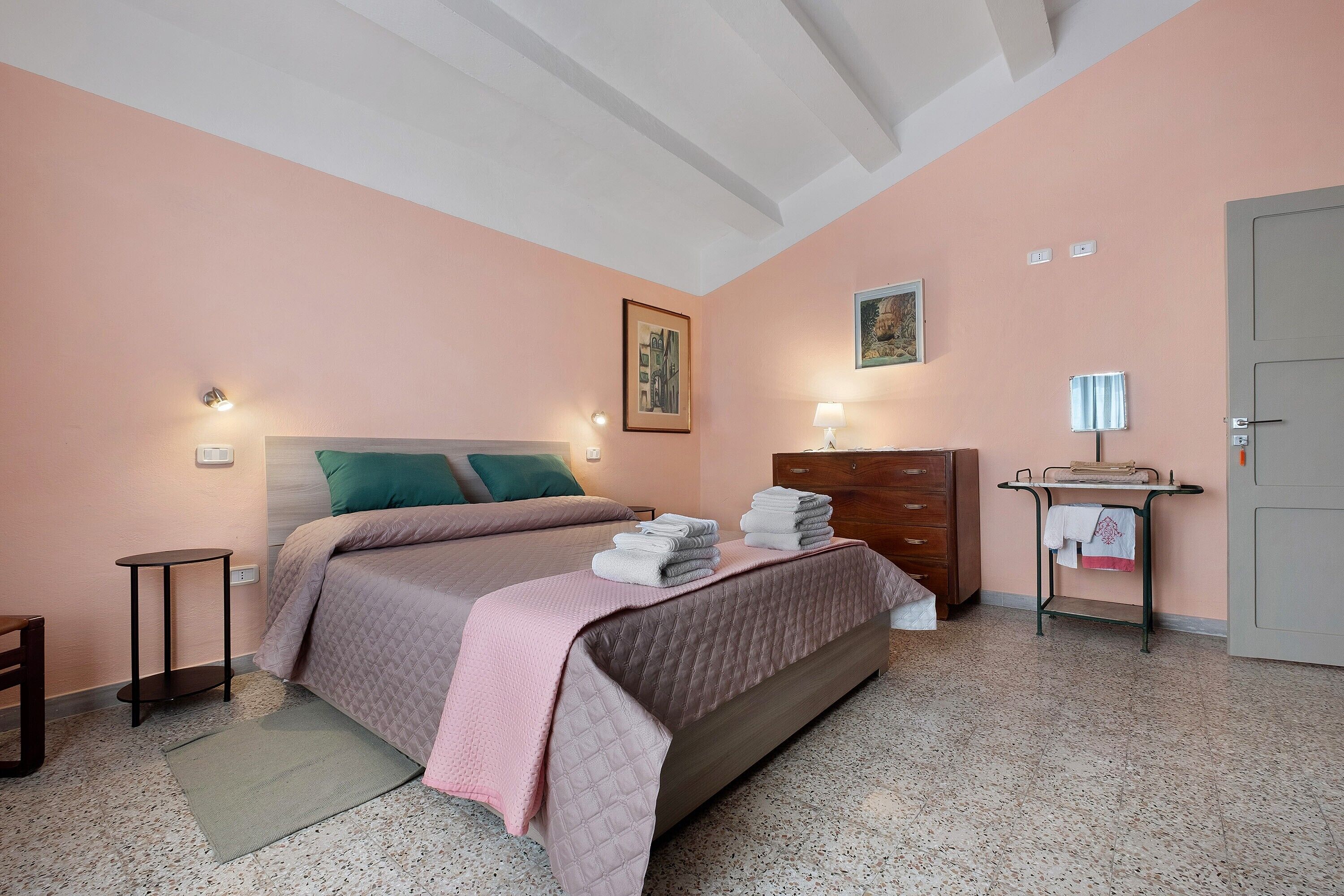3 camere, Wi-Fi, lenzuola