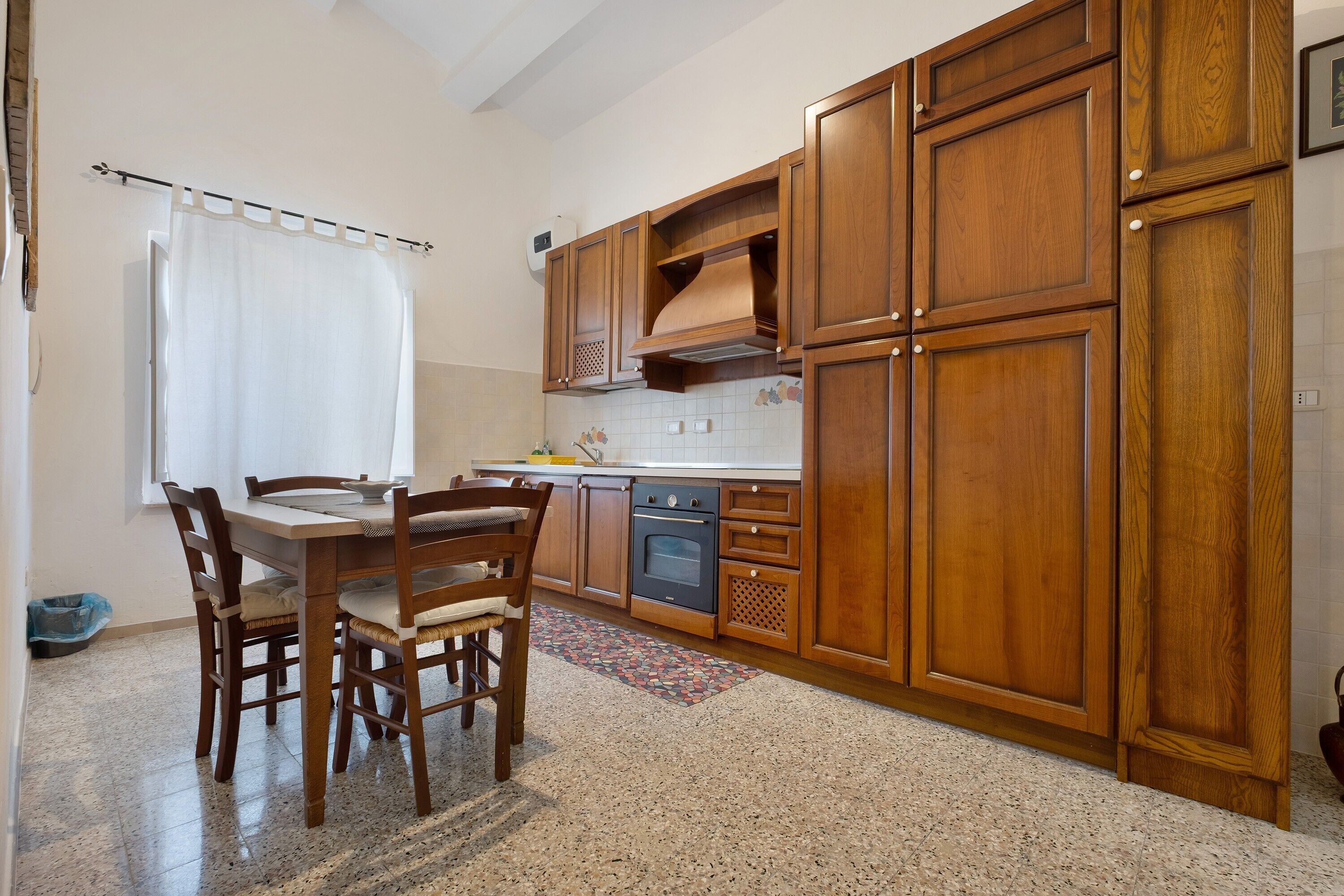 Macchina per tè/caffè, frigorifero, forno, piano cottura