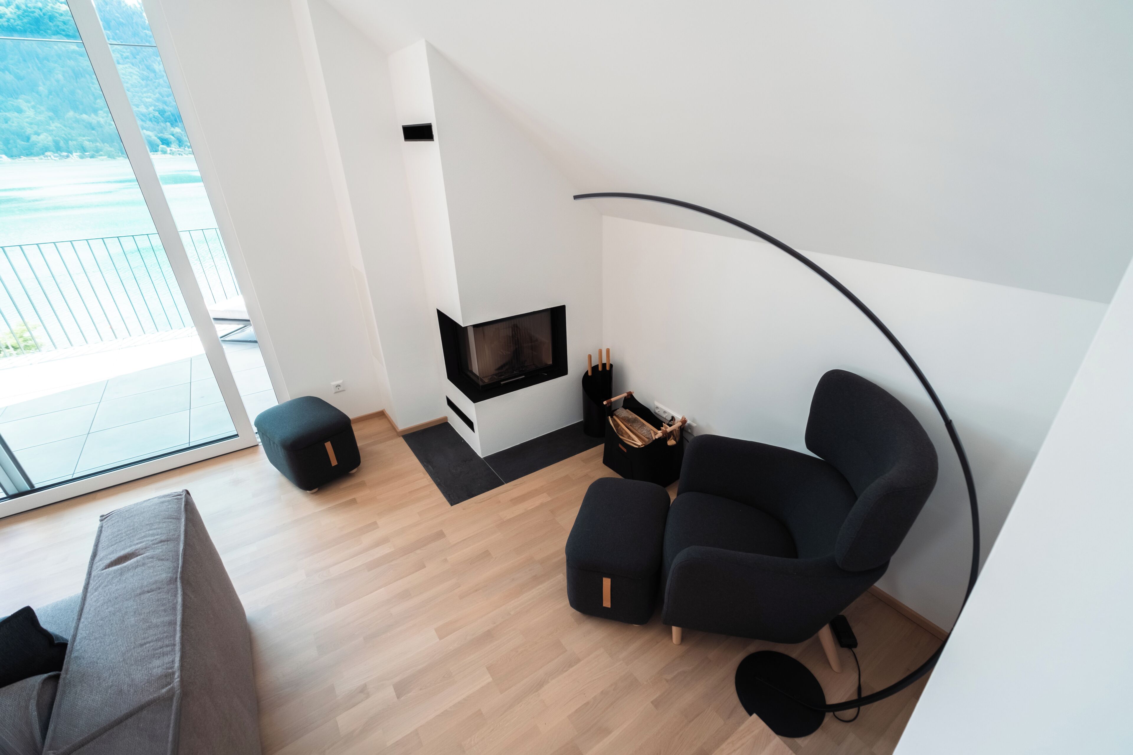 Smart TV, fireplace, stereo
