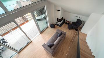 Smart-TV, Kamin, Stereoanlage