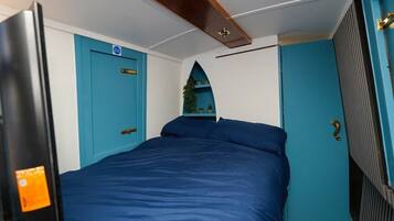 2 bedrooms, WiFi (surcharge), bed sheets