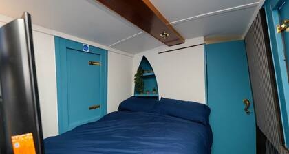 Floating Retreat: Relax on a Charming Narrowboat
