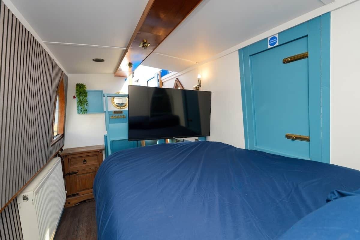 2 bedrooms, WiFi (surcharge), bed sheets