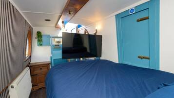 2 bedrooms, WiFi (surcharge), bed sheets