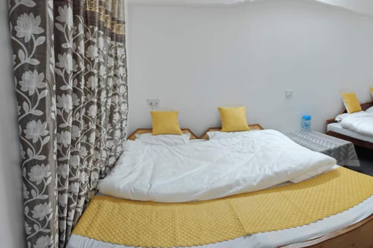 Deluxe Quadruple Room, City View | Desk, free WiFi