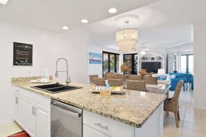 Interior - Four Seasons 204W by Liquid Life (Orange Beach)