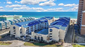 A hotel with a central courtyard, multiple balconies, and a view of the ocean. - Sugar Beach 325 by Liquid Life (Orange Beach)