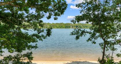 Lakeside Cape Cod Family Firepit Near Beaches
