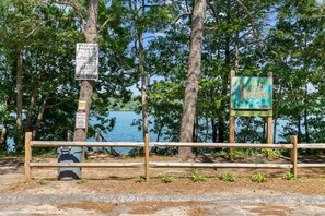 Property grounds - Lakeside Cape Cod Family  Firepit  Near Beaches (Barnstable)
