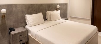 Hamsun Deluxe Double Room Clifton Karachi