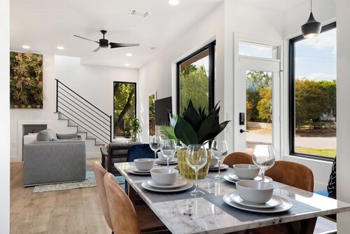Chic & Boutique - Austin Estate | Hot Tub + Game Room *Sleeps 12*
