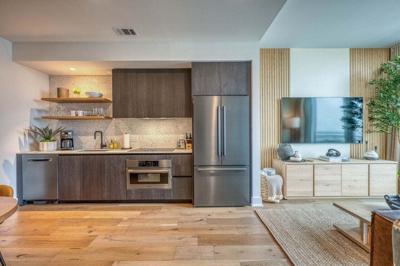 Coffee/tea maker, fridge, microwave, oven