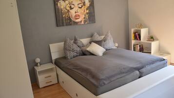 WiFi, bed sheets